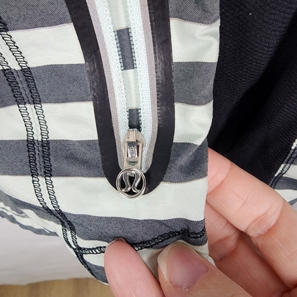 LULULEMON 'GET UP AND GLOW' JACKET SIZE 4 Running Workout Athletic Sporty - Picture 7 of 10